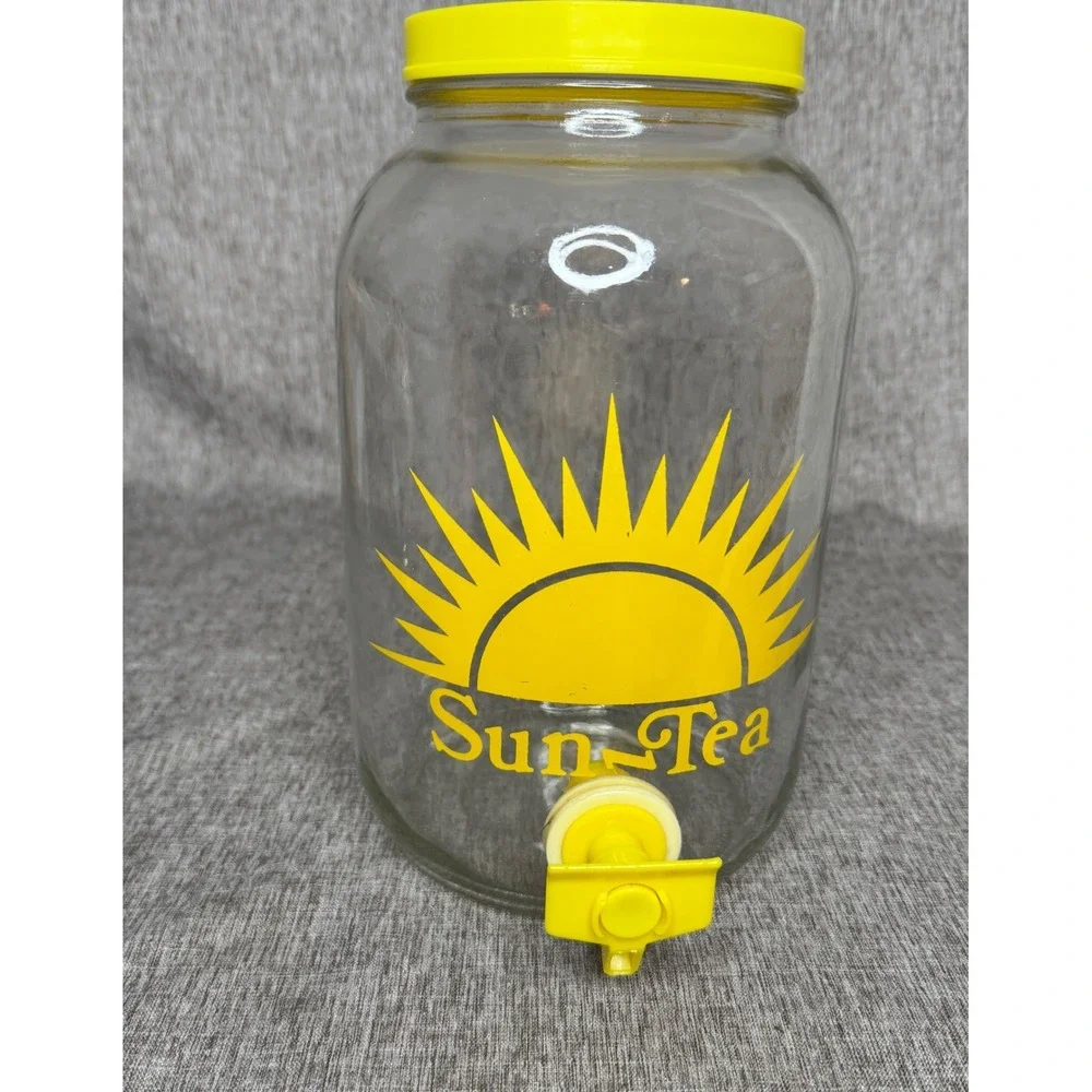 Vintage Sun-Tea 1 Gallon Glass Beverage Dispenser Yellow Lid Spigot Retro Sun